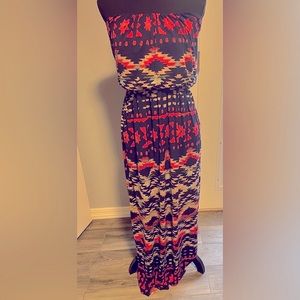 Woman’s XL Maxi Dress, with pockets. Aztec style.